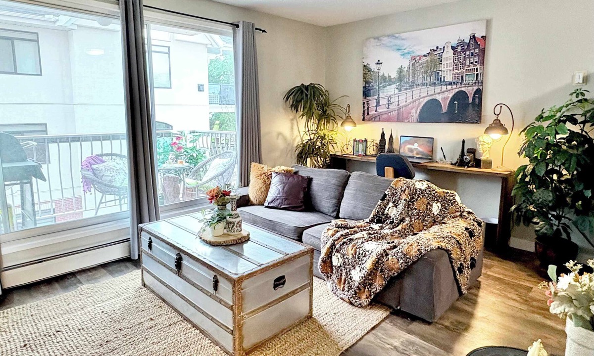 North Central Edmonton Condo | Downtown Condo near Rogers | Parking, Pool, Gym