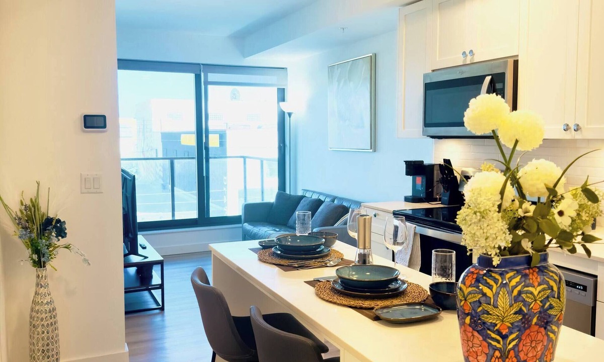 Crescent Heights Apartment | Downtown Condo, Stylish & Comfy