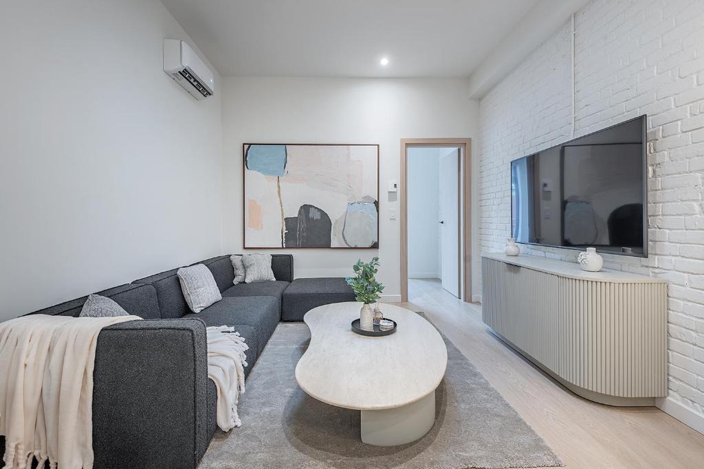 Downtown Montreal Apartment | Downtown Core - Ultra Modern 1 Bedroom Apartment