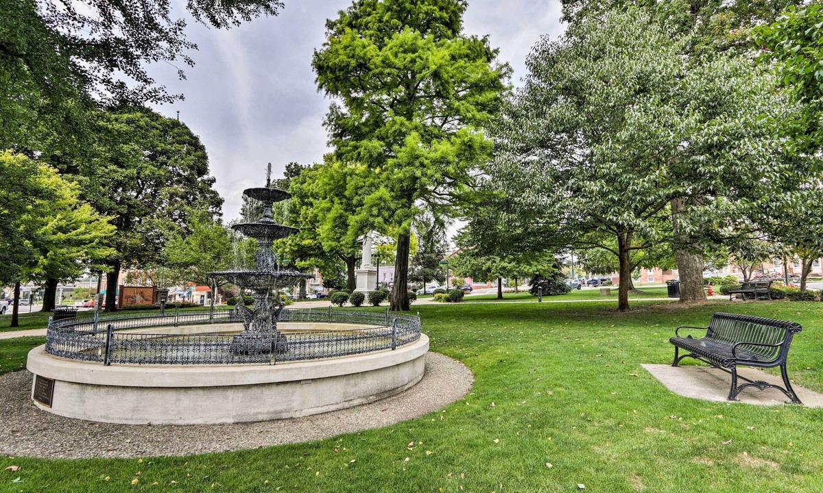 Mount Vernon Apartment | Downtown Mount Vernon Apt - 20 Mi to Vineyard