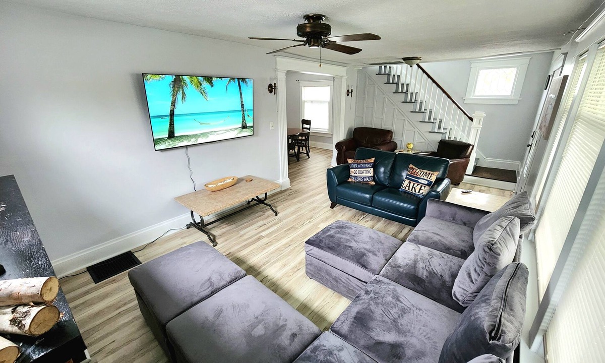 Port Clinton House | Downtown Oasis - Full house 2 minute walk to Jet Express & downtown Port Clinton