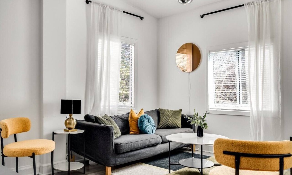 New Edinburgh Apartment | Downtown Ottawa | Luxury Suite