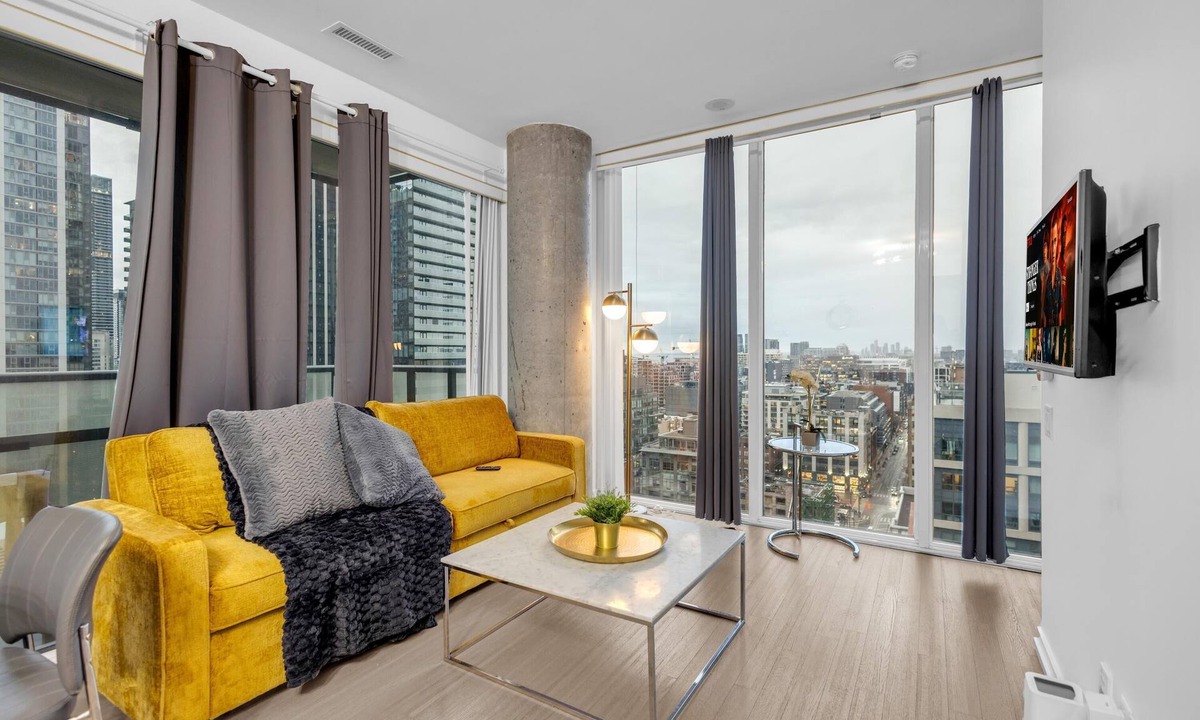 Toronto Entertainment District Hotel | Downtown Toronto Hotel and Suites