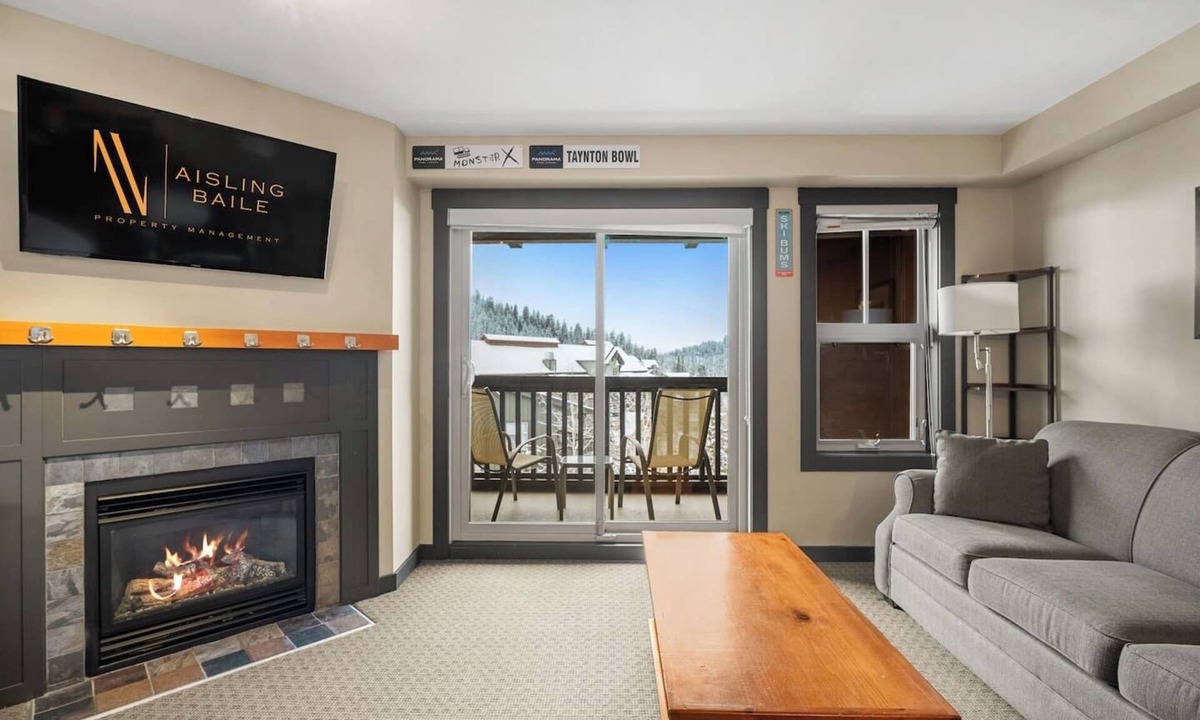 East Kootenay Condo | Driftwood Den | Ski-In/Out | Hot Pools | Fireplace