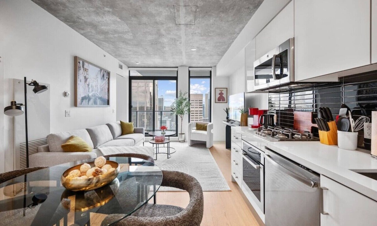 Connaught Apartment | DT Views |UG Park | Mins to Saddledome | Gym