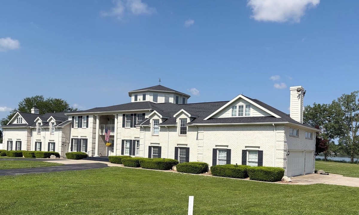 Fremont House | Eagle Isle Wings South Wing Relaxing Waterfront Getaway near cedar point