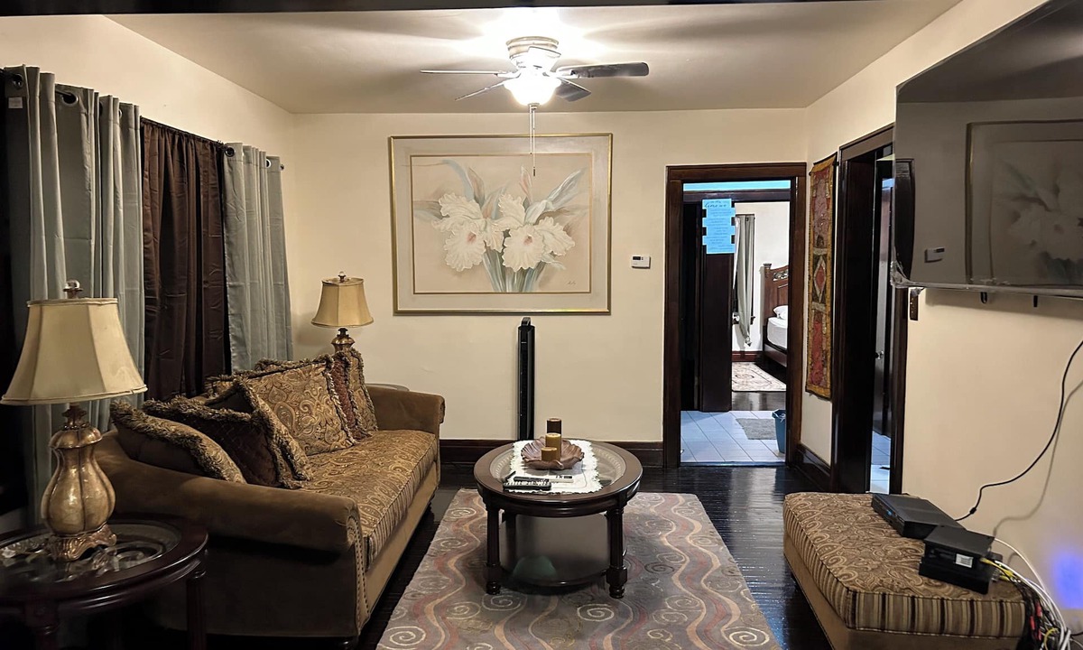 Buffalo House | Eagles nest cozy quiet location 15 min drive to downtown area