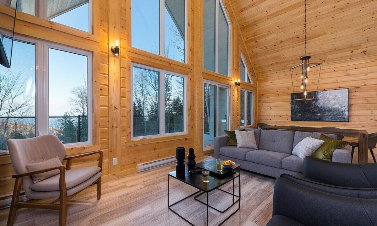 Les Eboulements Ski Chalet | Eastman 73: Hot Tub, Pool Table & Summer Nights