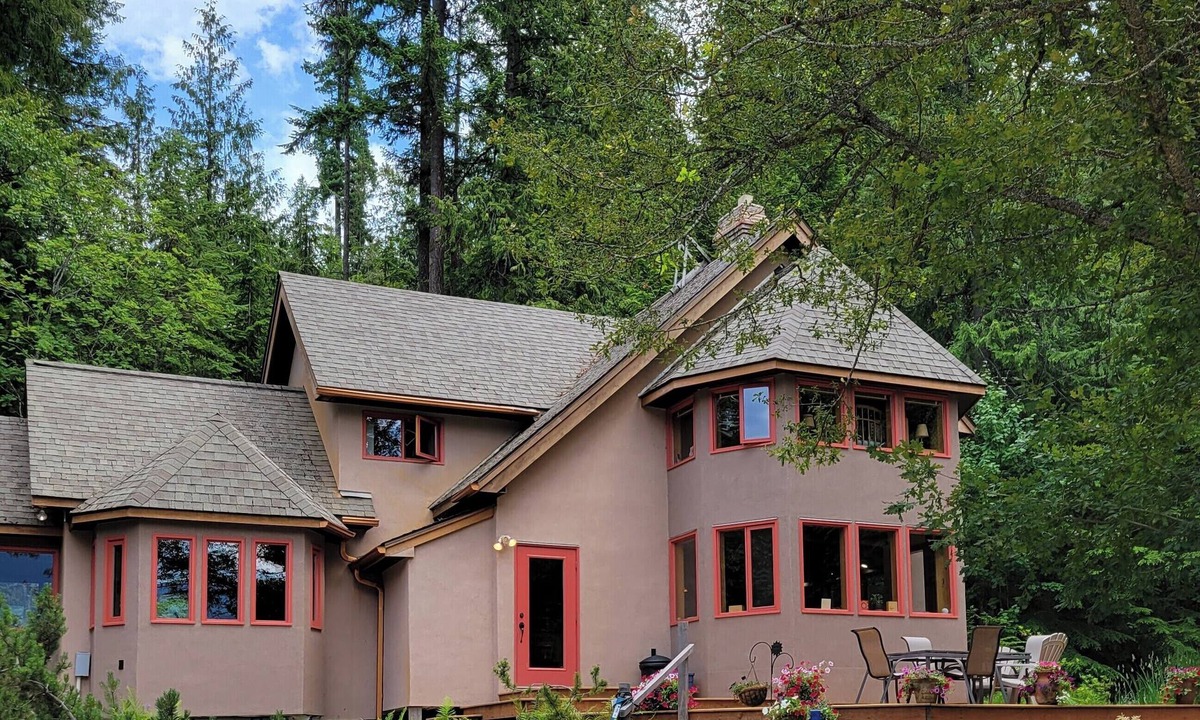 Proctor House | ECO-GARDEN Nibble on berries and put a flower in your hair