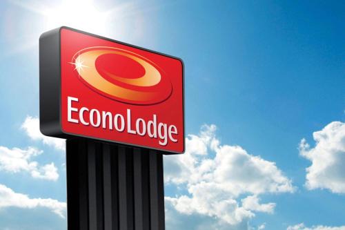 Erie Cabin | Econo Lodge Erie near Casino