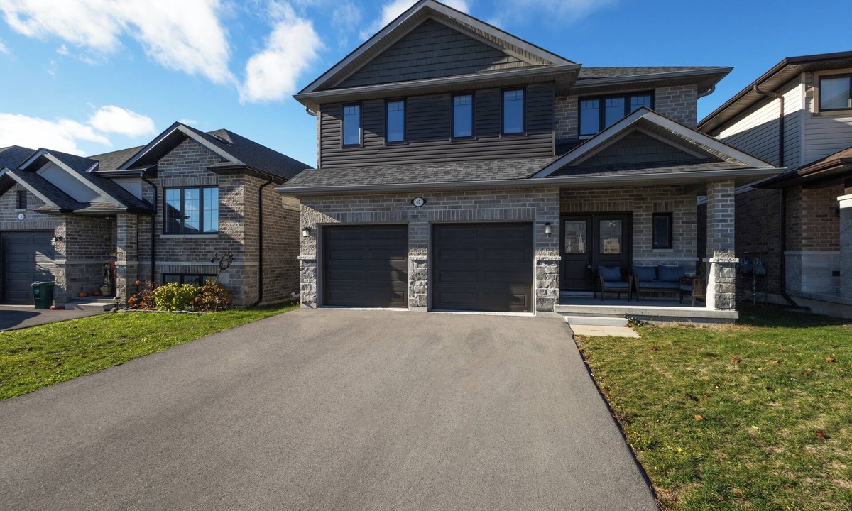 Cannifton House | Elegant 4 BR Retreat in the Heart of Belleville Near PEC & Bay of Quinte