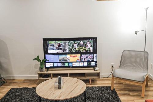 Ottawa Division Apartment | Elegant Basement Suite in Barrhaven, Ottawa