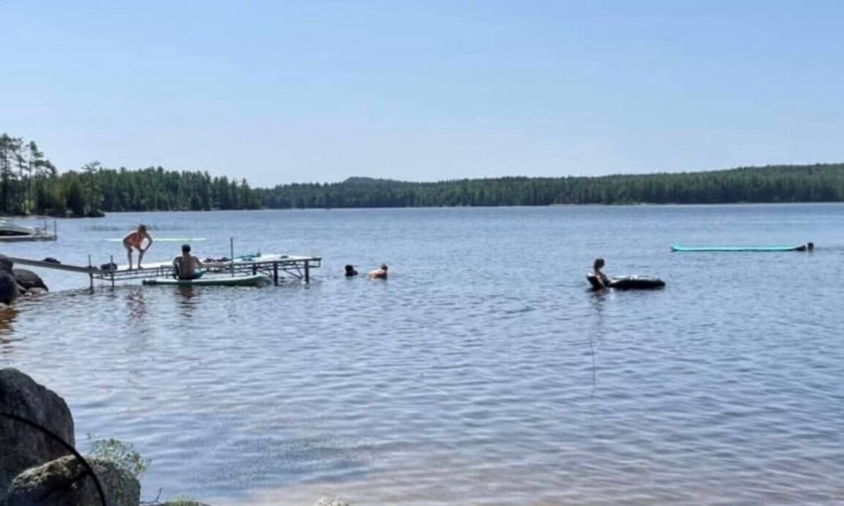 Beddington House | Enjoy all seasons on Pleasant River Lake