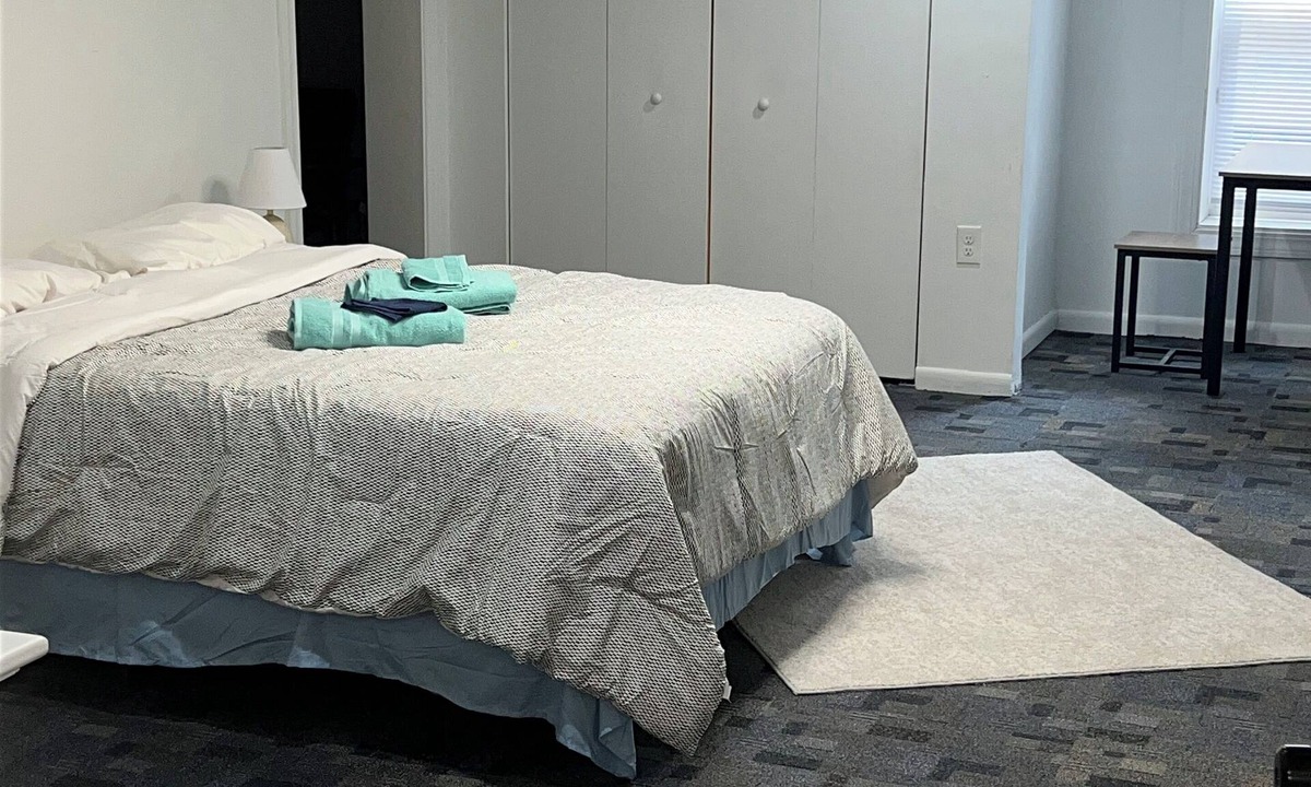Ottawa Apartment | "Escape to Tranquility Unlock Toledo's Hidden Gem: Luxe Escape Steps from dining