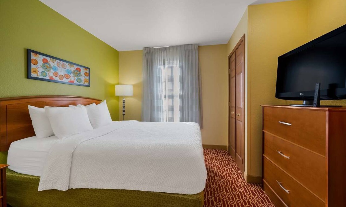 Novi Apartment | Explore Detroit Attractions from Spacious Suite w/Full Cooking Facilities