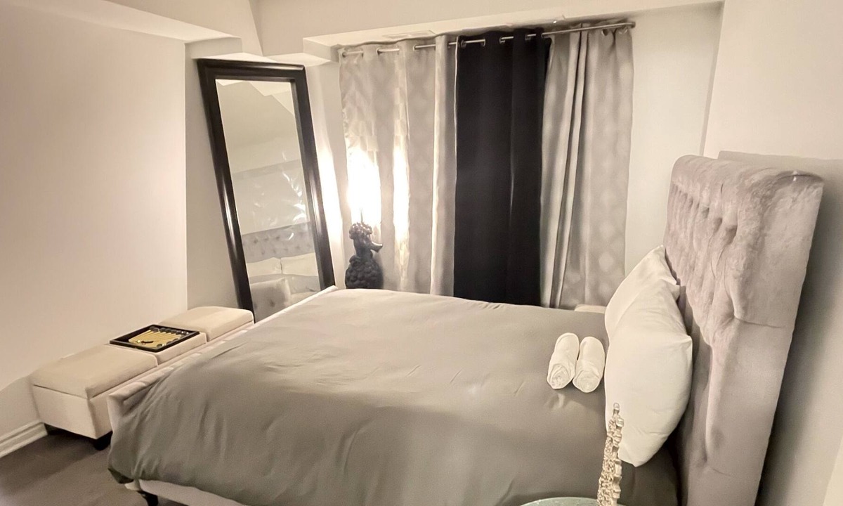 West Hill Condo | Falaise Flowers - Modern Uptown Toronto