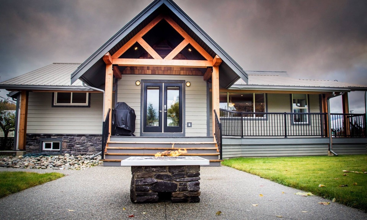 Revelstoke House | Fall Line Guesthouse