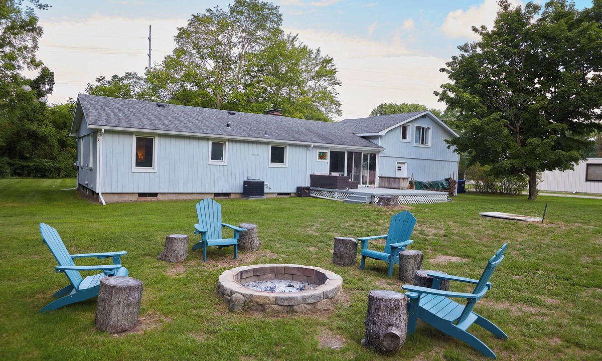 Bridgman House | Family Getaway near Weko Beach, Parks & Wineries