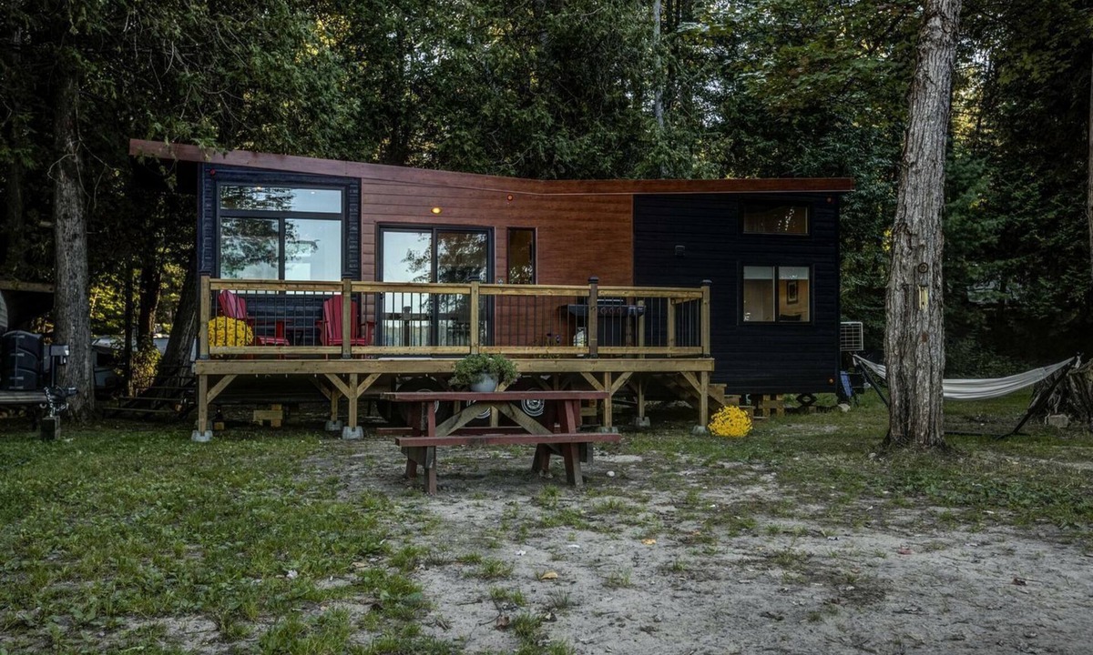 Laurentian Hills Cabin | Fantastic Secluded Tiny House with Barbecue and Gorgeous Sights in Petawawa, Ontario