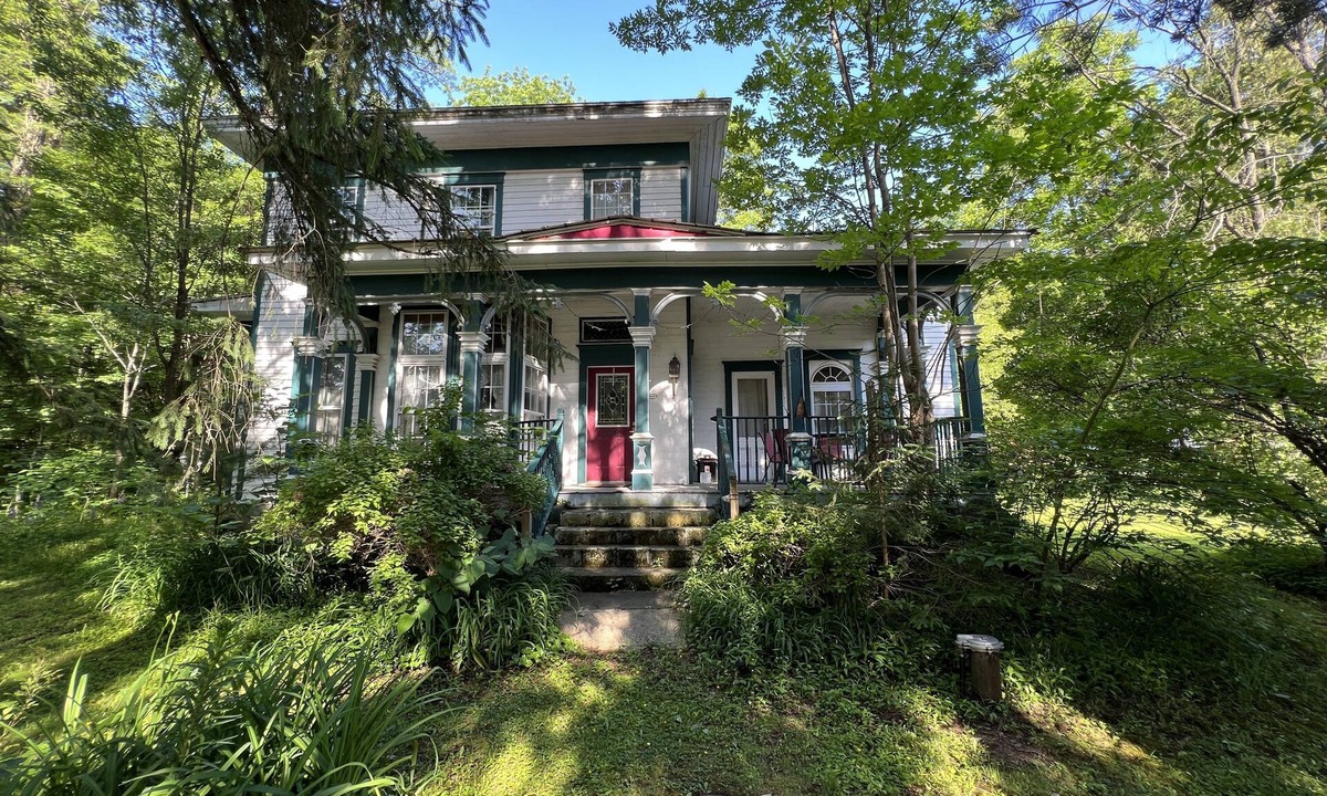 Richford House | Farmhouse, Gateway to Finger Lakes, Dog Friendly & EV charger