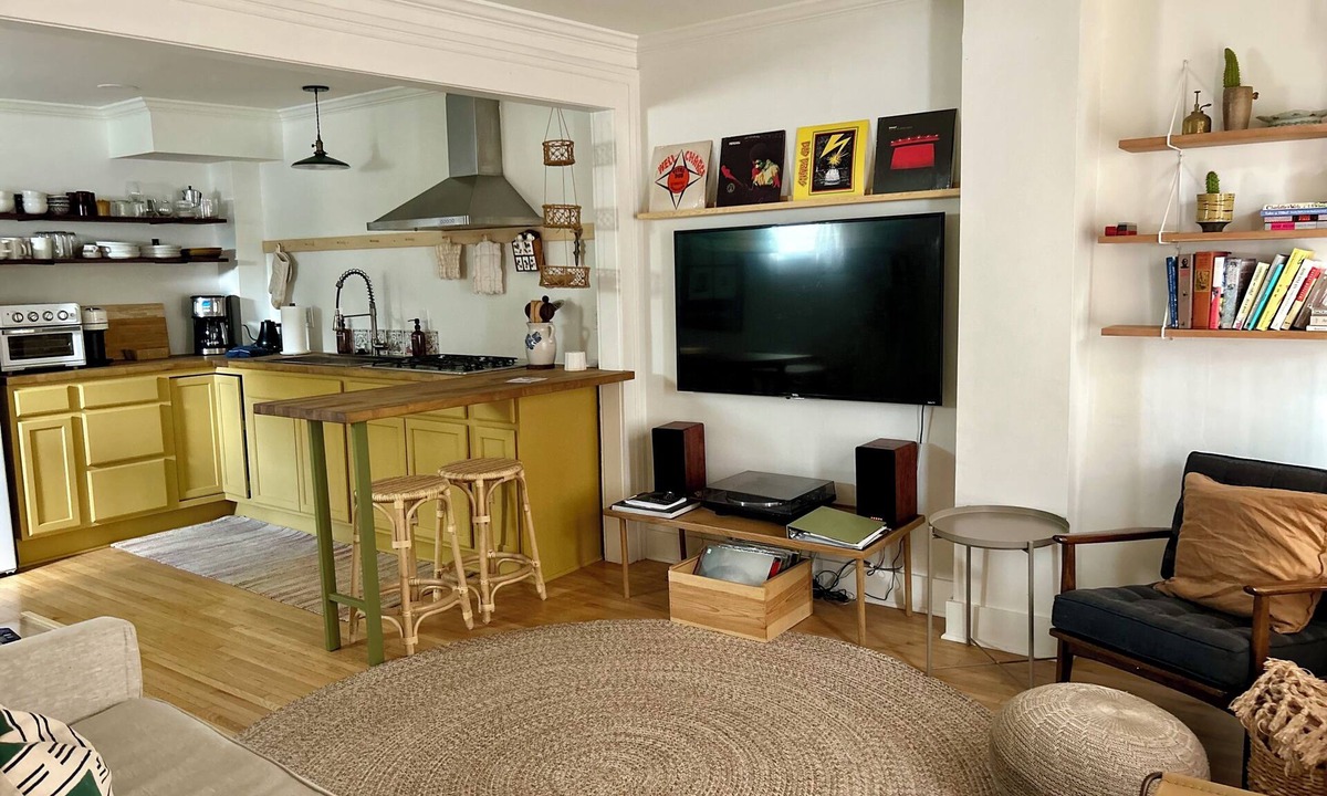 Downtown Rochester House | Flower City Abode- Park Ave Roc 2bd- 2 bath House- Updated!