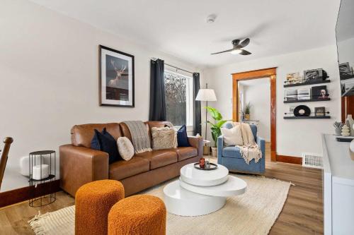 Drumheller House | Fossil Flats 3BR Designer Home in Centre of Town