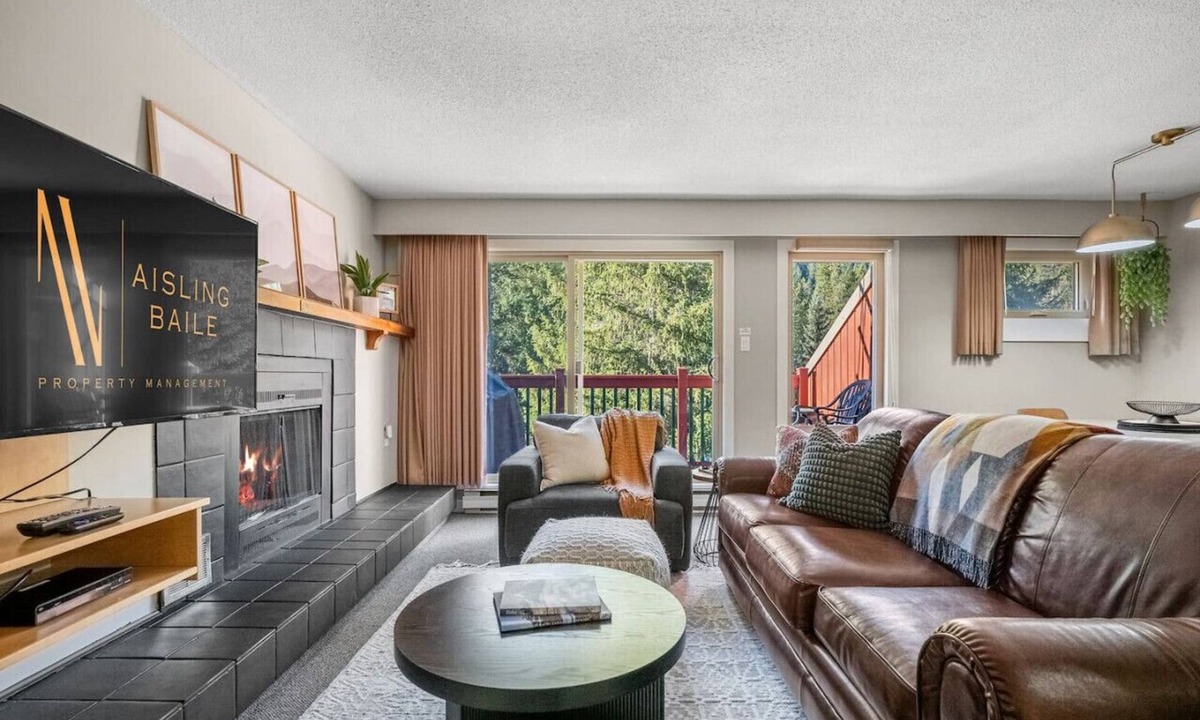 Panorama Apartment | Free Spirit | Ski-In/Out | Hot Pools | Toby Chair