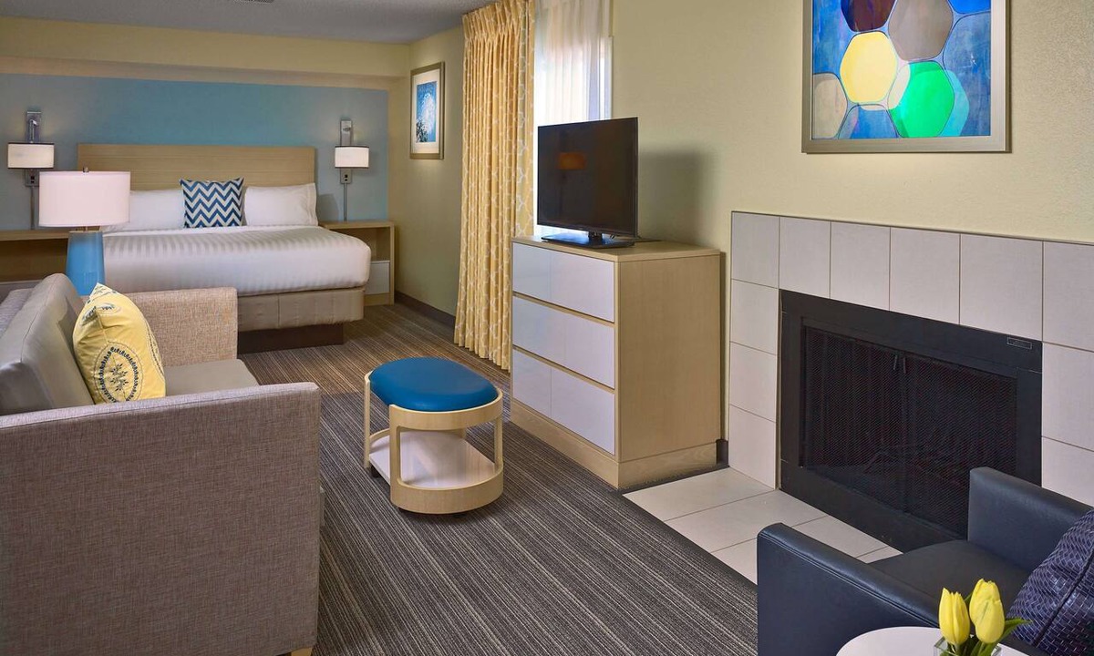 Westlake Hotel | Friends and Family Getaway! Full Kitchen, Free Parking, Pets Allowed