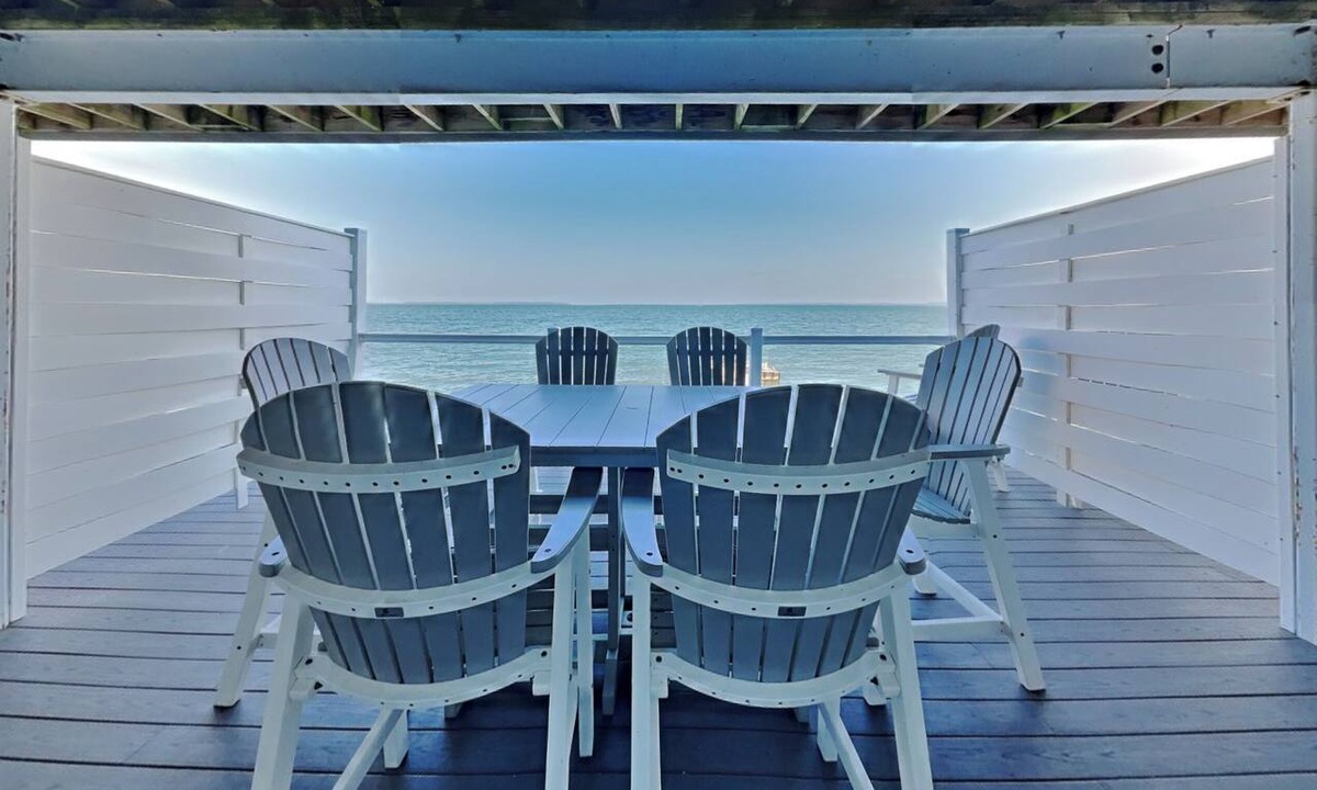 Put-in-Bay Condo | Friends of the Bay—Lake Views Await | 12 ppl| C106