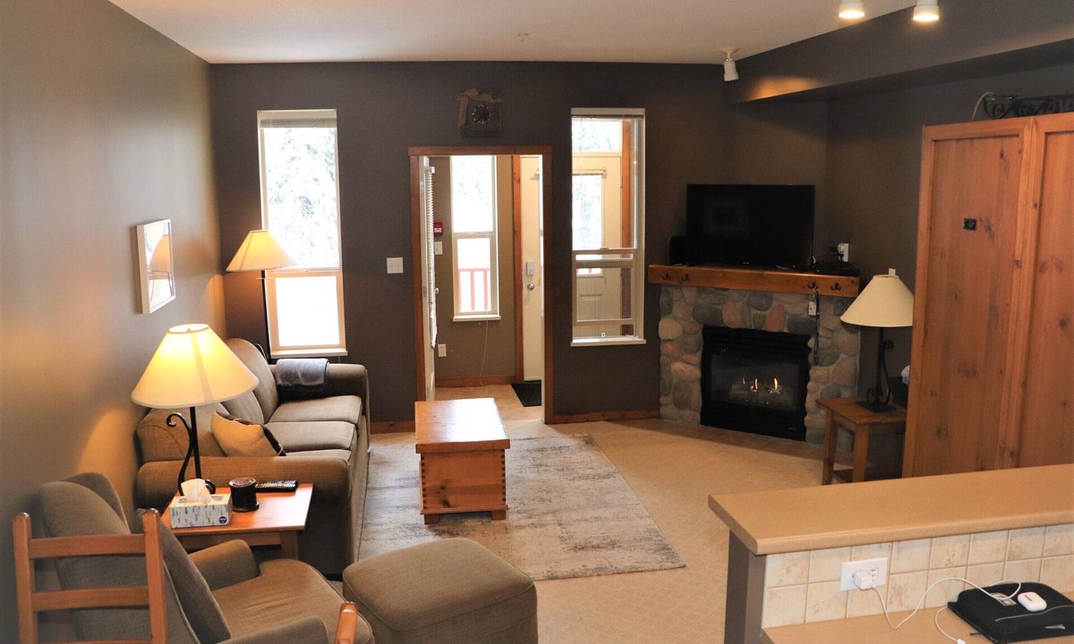 Silver Star Mountain Apartment | Fully Equipped Creekside Studio - pet friendly, close to trails, mudroom