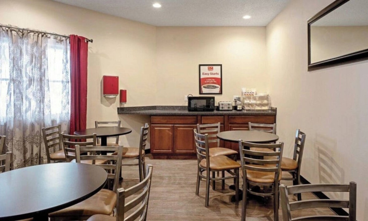 Clinton Apartment | Fully Furnished Studio Available + breakfast and cleaning, 2 week min stay