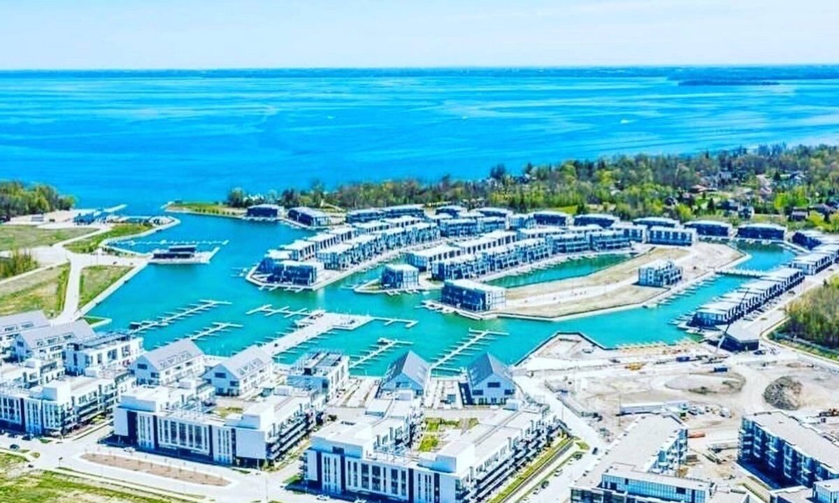Innisfil Apartment | *FULLY STOCKED MODERN CONDO*