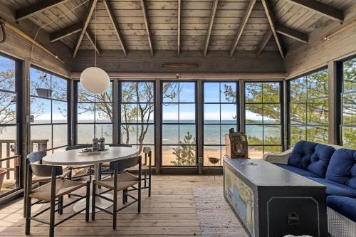 Bridgman House | Gasthaus Fox by Juniper Holiday + Home