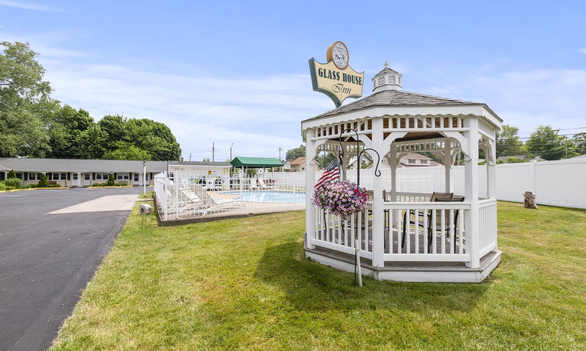 Erie Hotel | Glass House Inn Erie Near I-90 & I-79