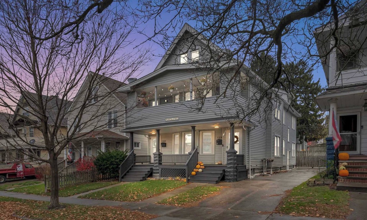 Detroit - Shoreway House | Gordon Square Gem | Spacious 5BR | Sleeps 19