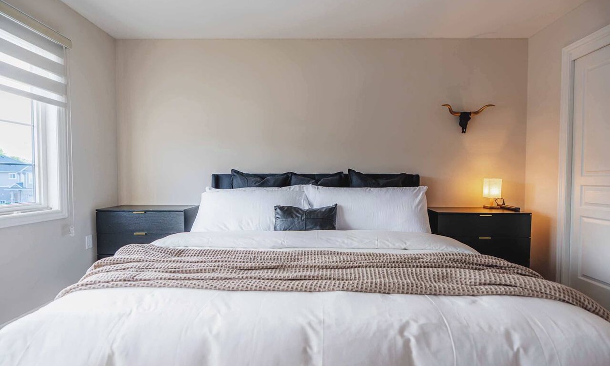 Thorold House | Grand Falls Estate | 6BR Luxury Retreat with Game