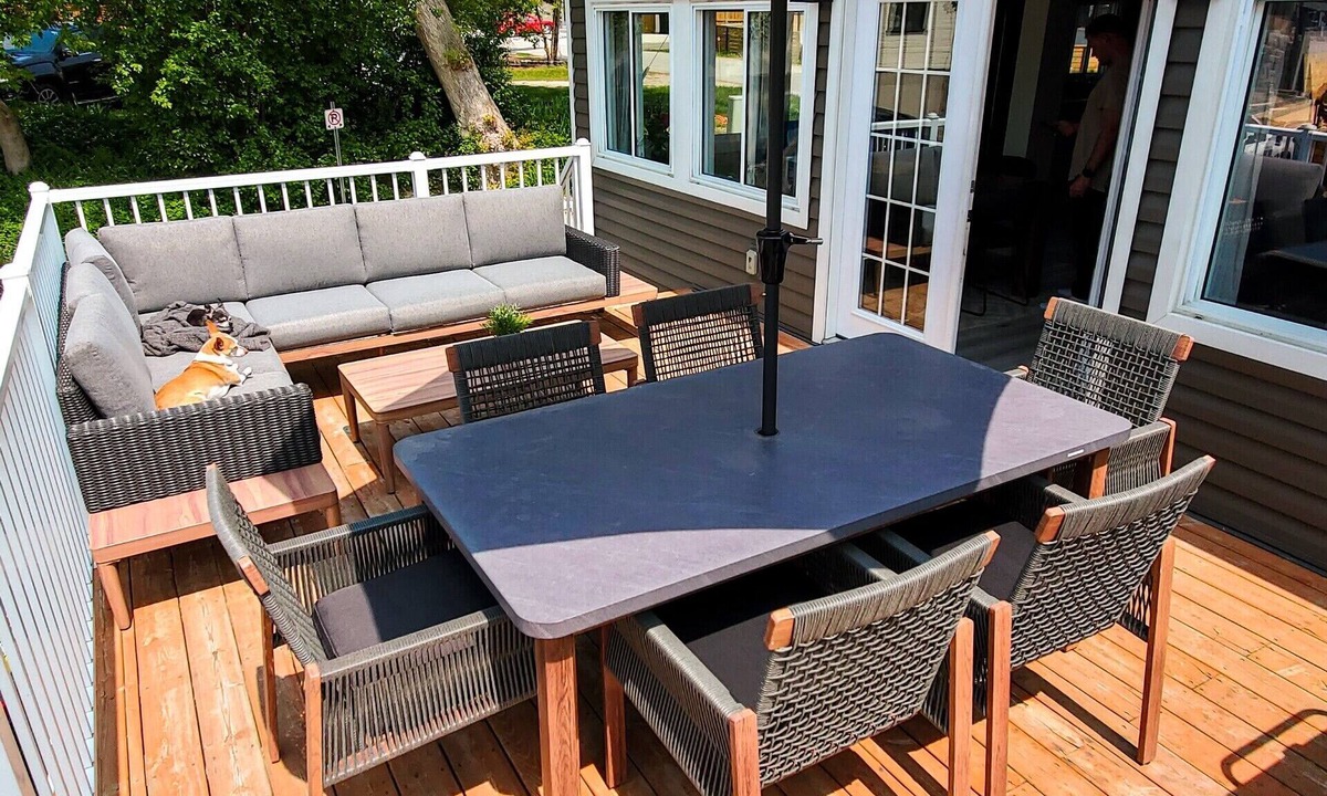 Grand Bend Cottage | Gray Haven: Lake View Patio, Hot Tub, 1 min to beach!