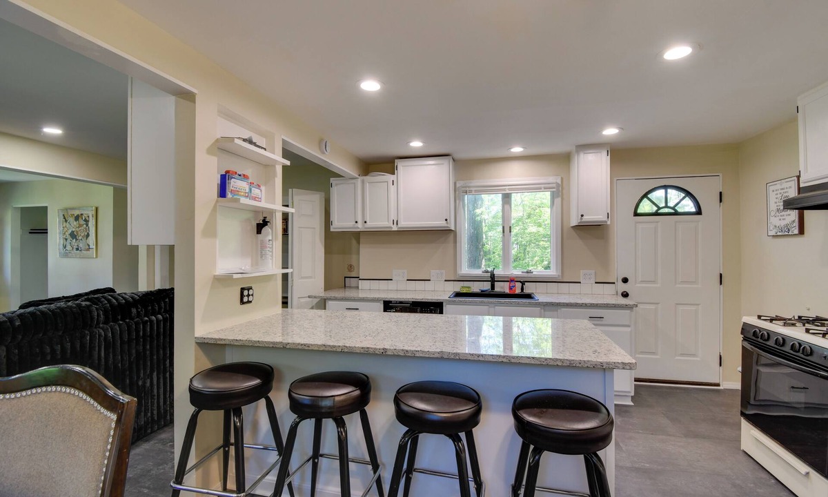 North Greece Cottage | Greece Family Getaway: 2 Mi to Ontario Beach!