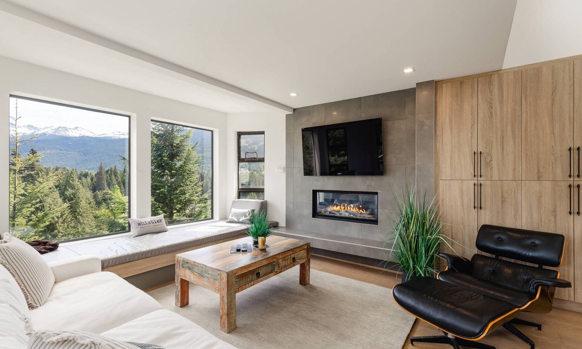 Blueberry Hill Condo | Greyhawk 406 two level corner unit condo with stunning views