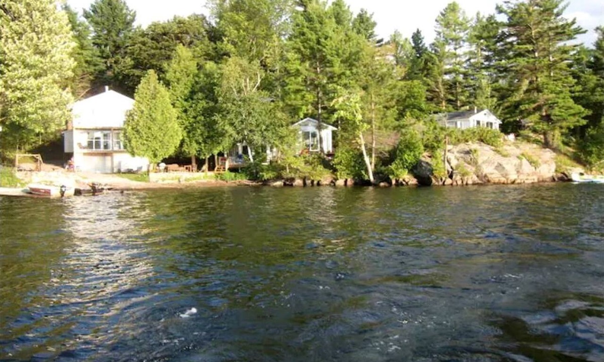 Frontenac Cottage | Group of Cottages Great for Family or Group Reunions in Ontario