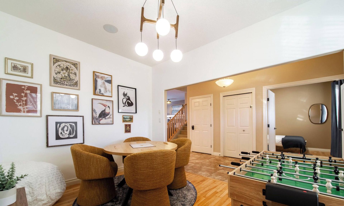 Southwest Edmonton House | Group Retreat near WEM | Hot Tub, 2 Kitchens, 3 Lounges, Fire Table Sleeps 14