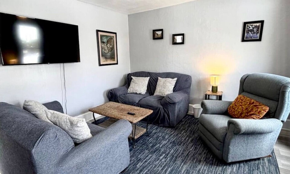 Lakefront Apartment | H3-1 Bedroom Inner Harbor