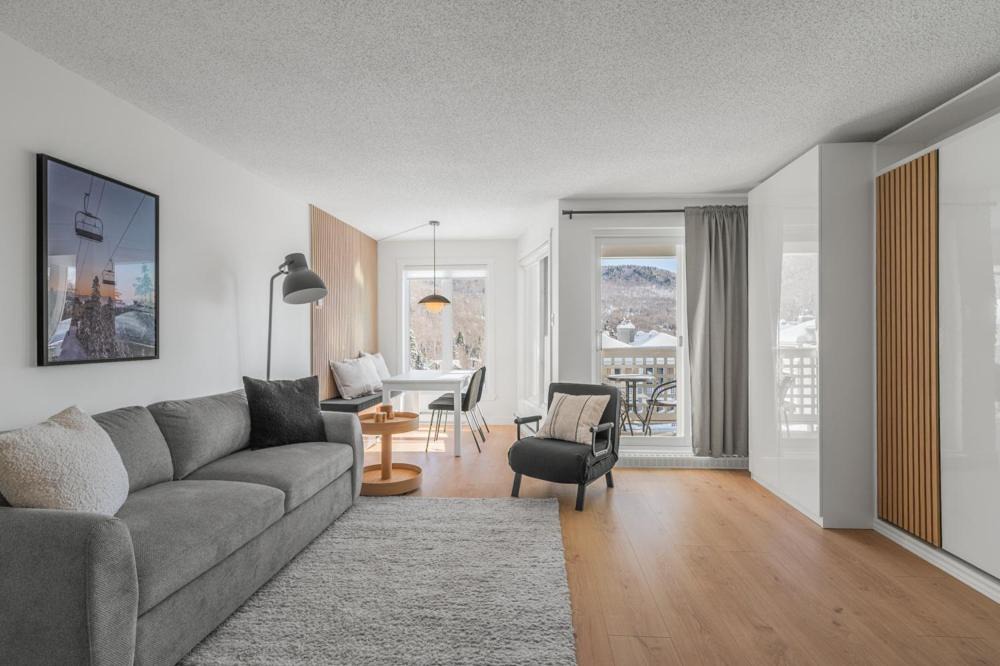 Stoneham Apartment | Hameau 26-43 Studio