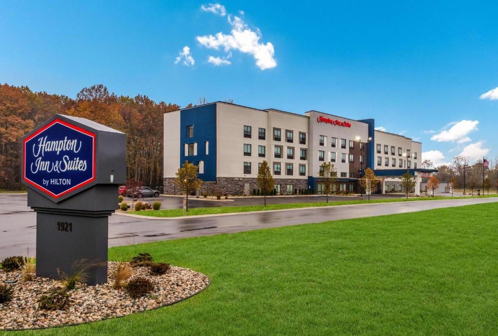 Benton Harbor Hotel | Hampton Inn & Suites Benton Harbor, MI