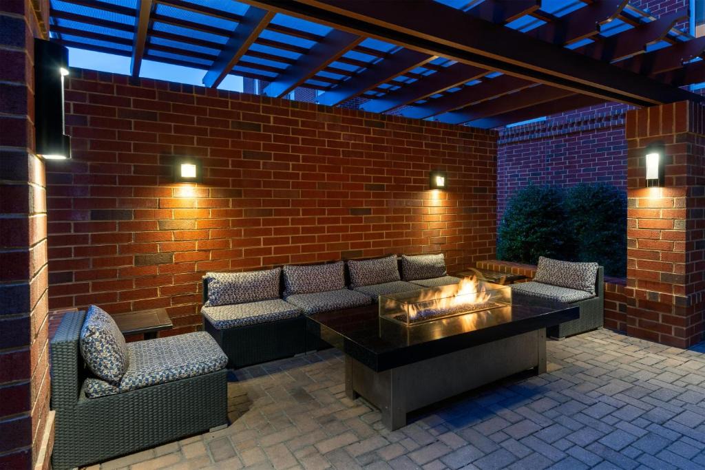 Charlottesville Hotel | Hampton Inn & Suites Charlottesville at the University