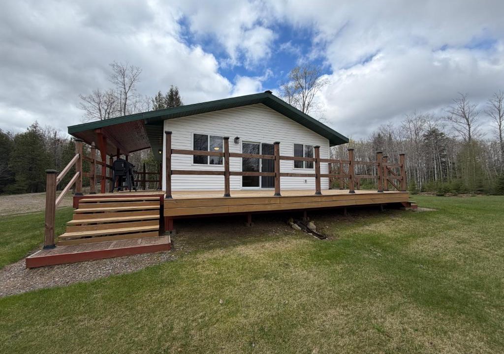 Northland House | Hardwood Hide Away