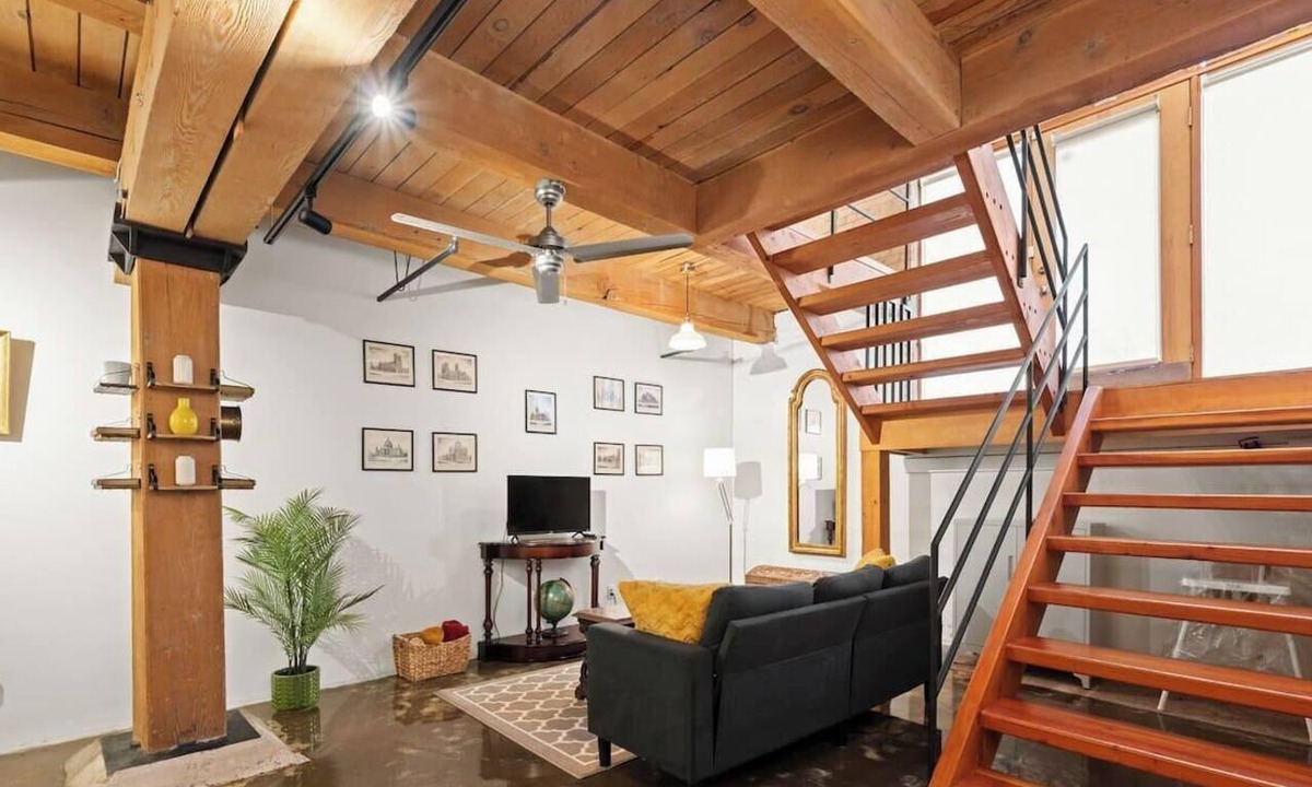 Downtown Edmonton Apartment | Historic Art Loft | Walk to Rogers | Free Parking