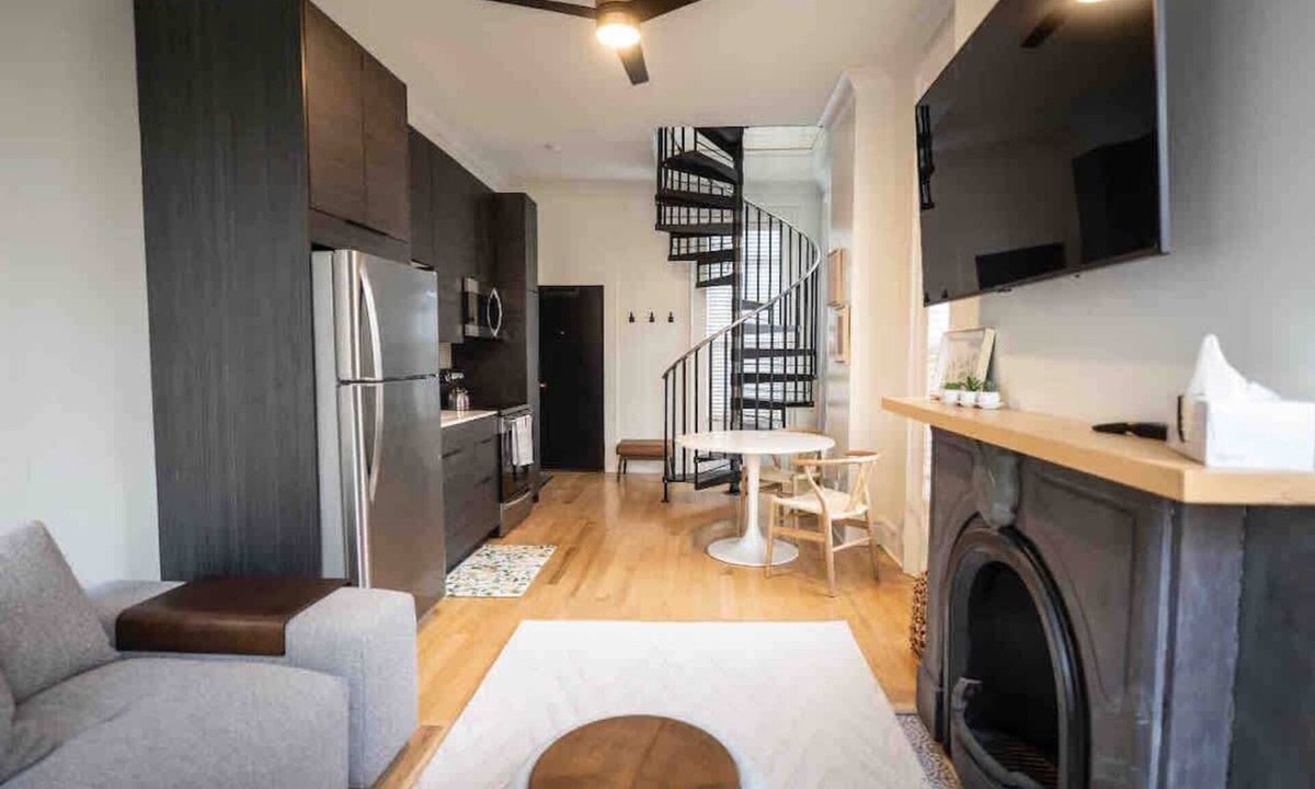 Corn Hill Apartment | Historic Cornhill King bed - Long Stays