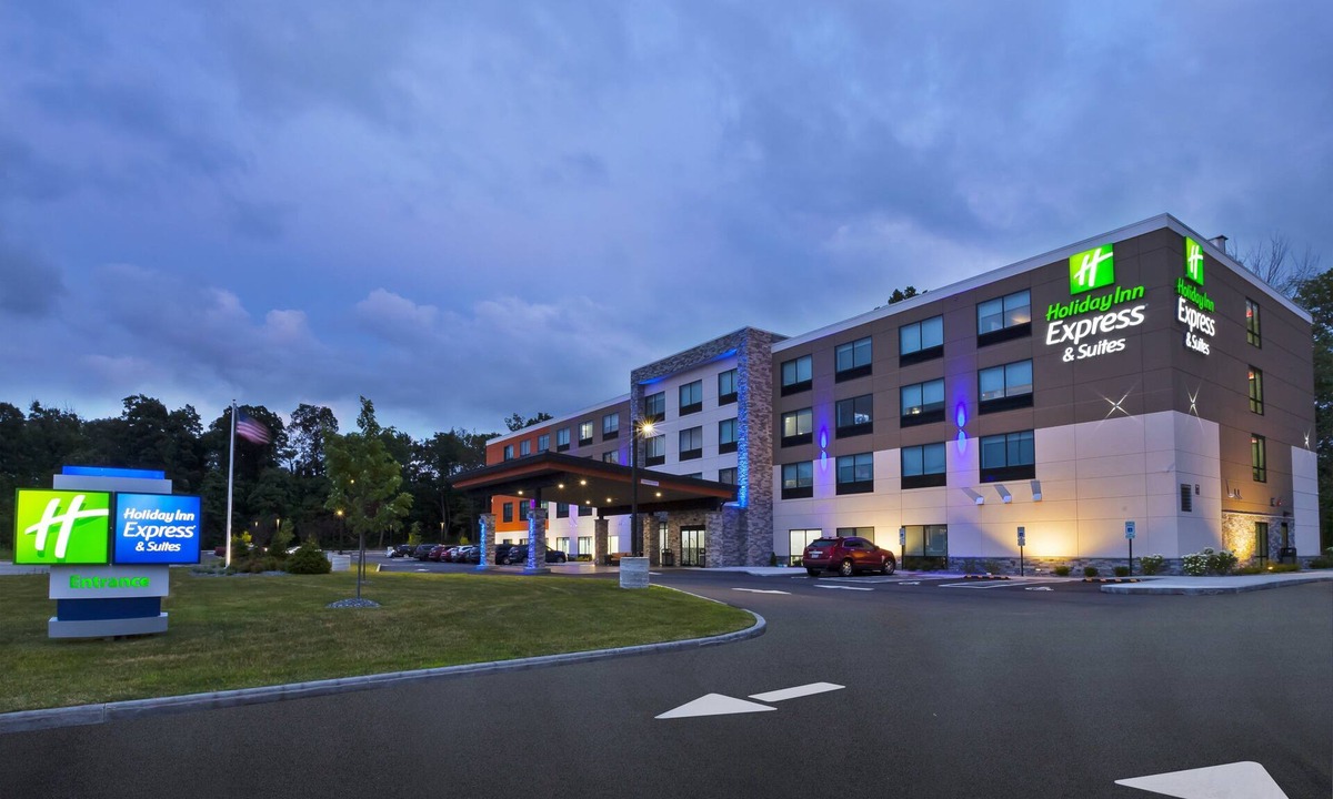Painesville Hotel | Holiday Inn Express & Suites Painesville - Concord by IHG