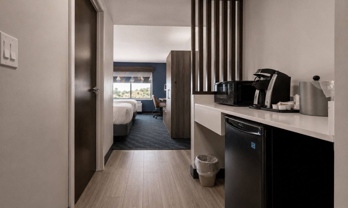 Niagara Falls Hotel | Holiday Inn Express Hotel & Suites Niagara Falls by IHG